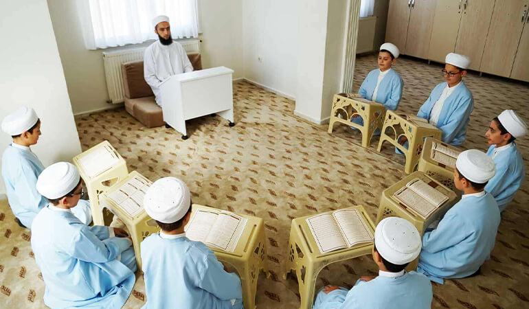 Huzurlu Gönüller Eğitim Vakfı'nın Bilim ve Eğitimde Etkili Rolü [2026] - Kapak Görseli